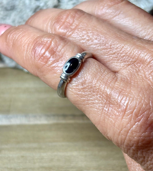 Oval Onyx Ring. Size 6.75