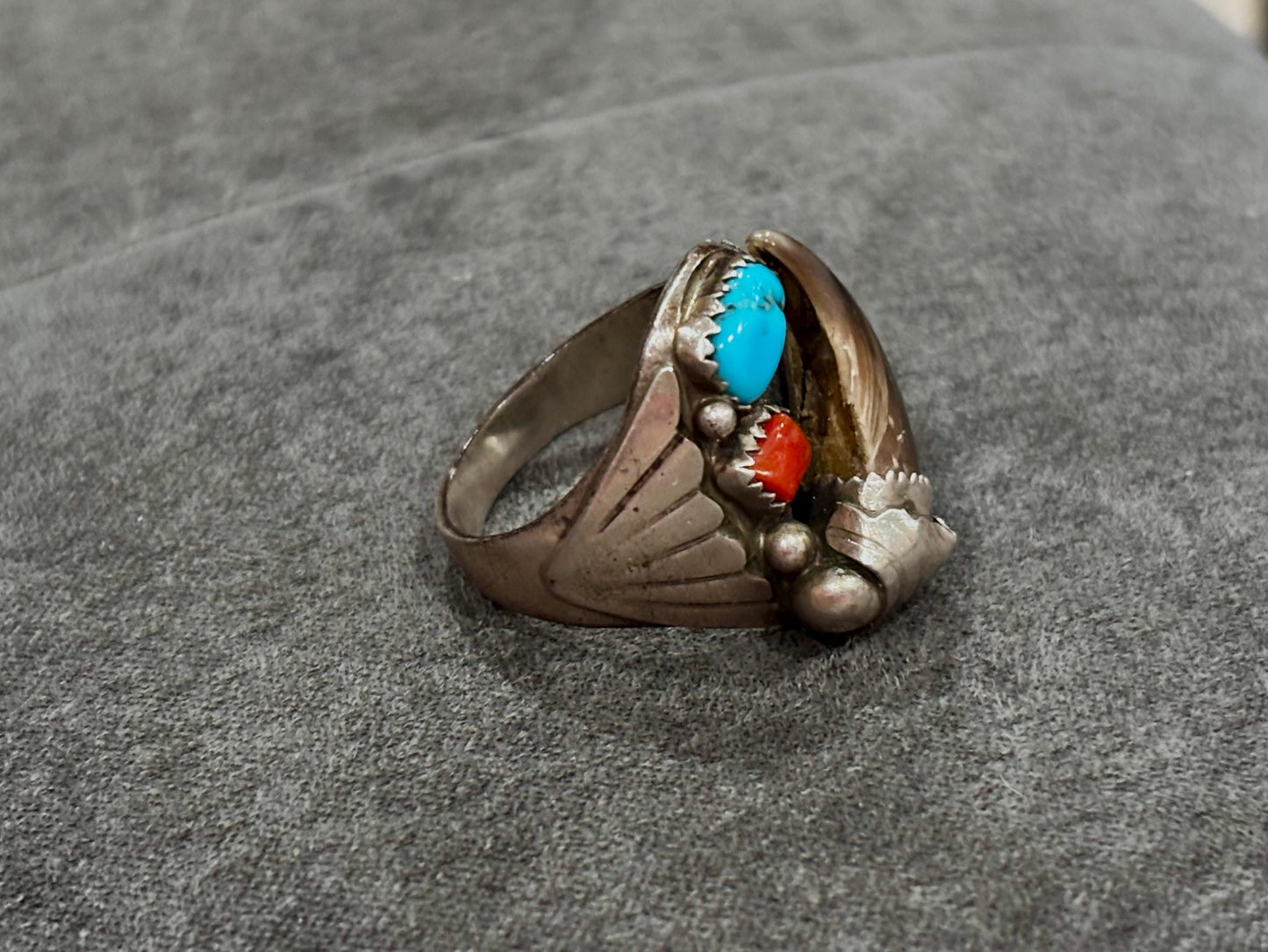 Vintage Sterling Silver Navajo Ring with Turquoise, Coral, and Claw Design – Size 10