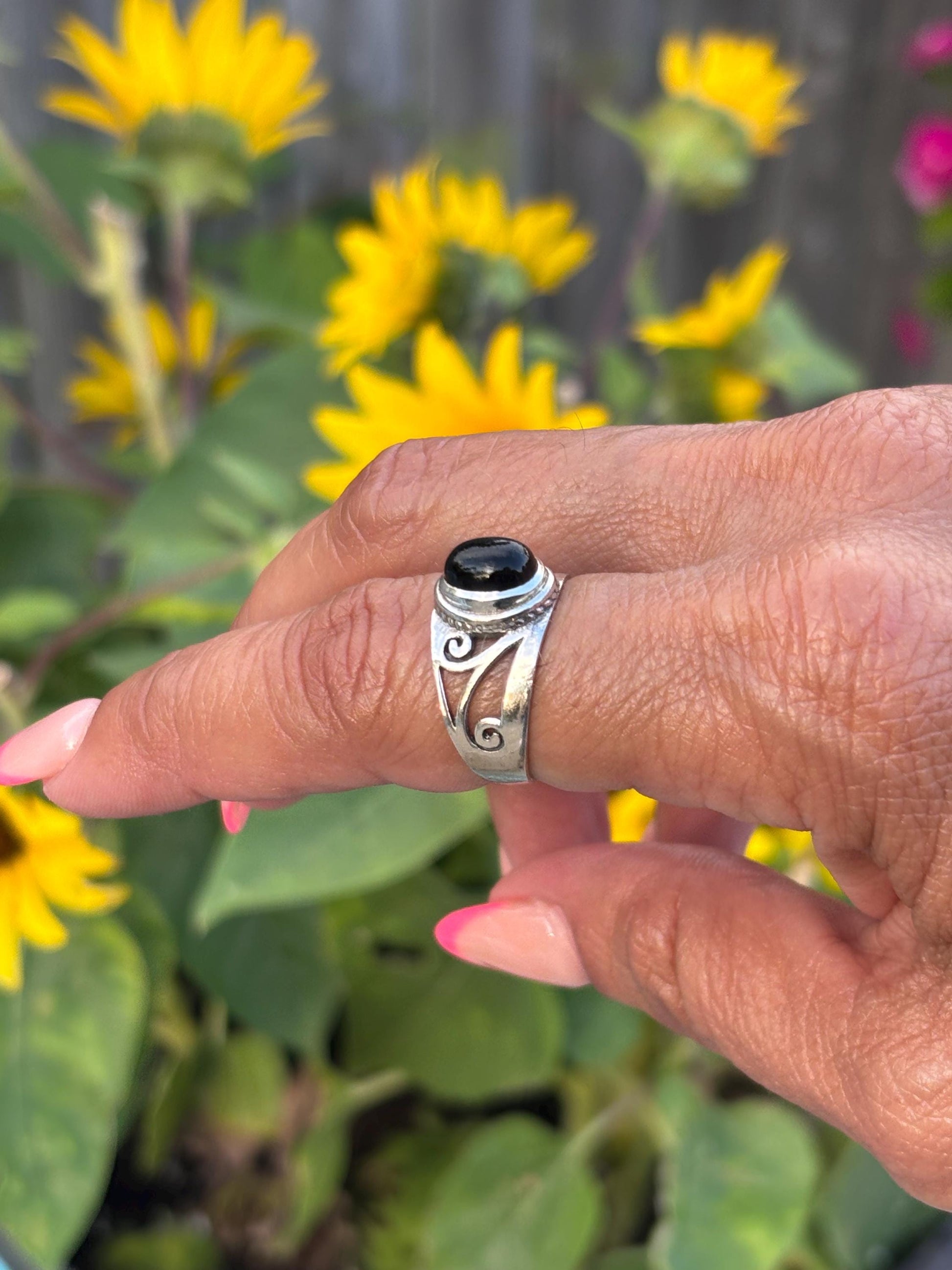 Sterling Silver Onyx Ring Modern Swirl Band Statement Jewelry, Size 7