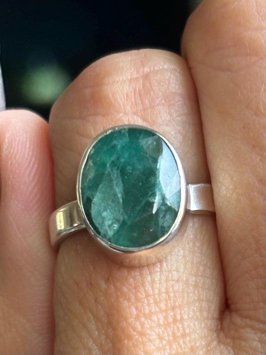 Faceted Oval Emerald Ring. Size 9