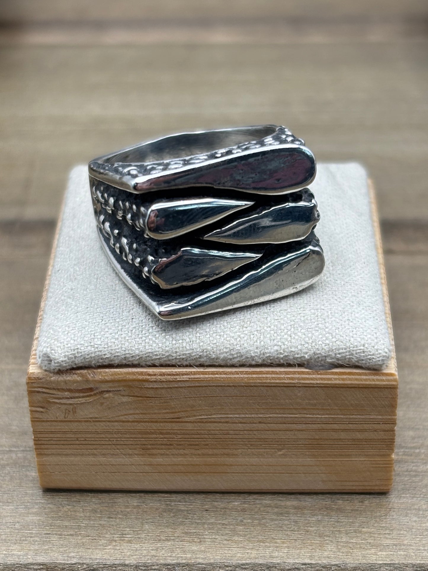 Vintage Sterling Silver Claw Ring. Size 8 3/4