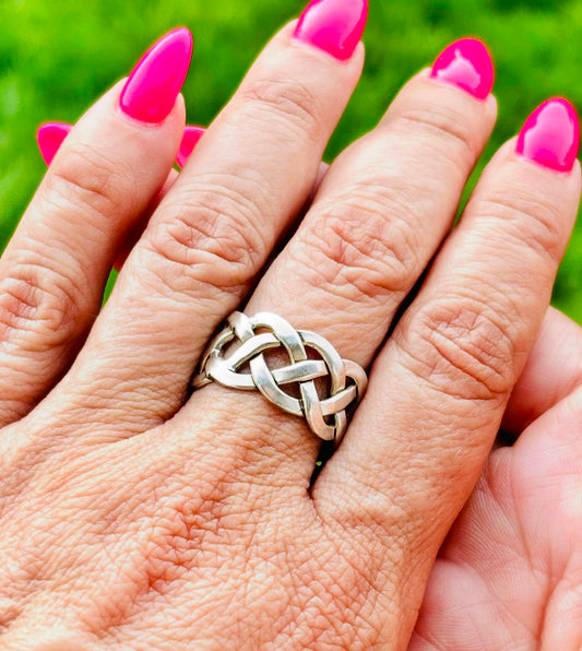 Vintage sterling silver Celtic knot band, size 8