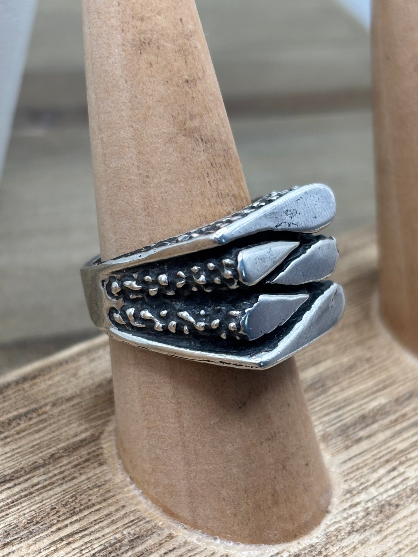 Vintage Sterling Silver Claw Ring. Size 8 3/4