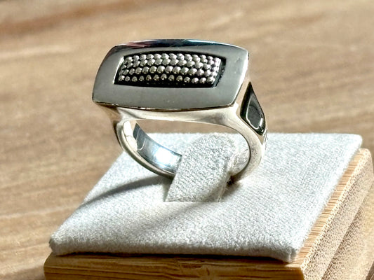 LAGOS Signature Caviar Signet Ring . Size 7