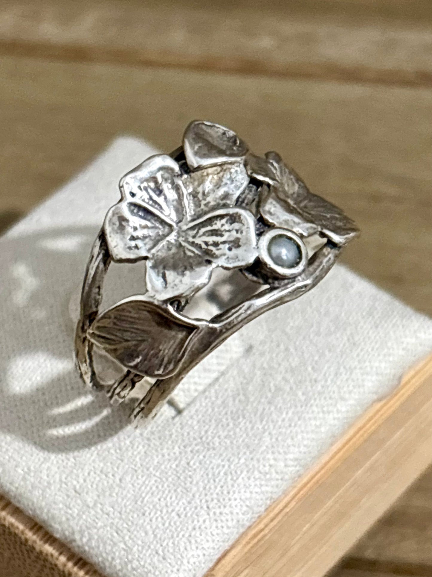 Vintage Israel 925 Sterling Silver Pearl Floral Ring. Size 10