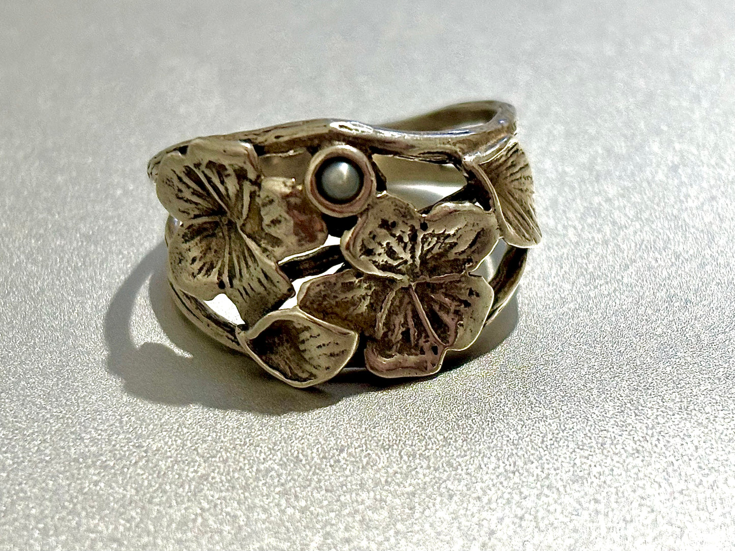 Vintage Israel 925 Sterling Silver Pearl Floral Ring. Size 10