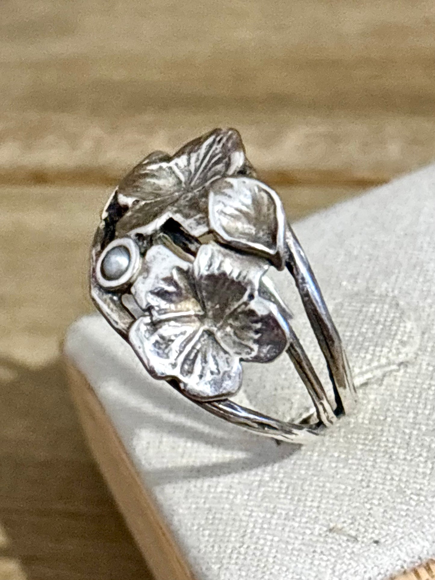 Vintage Israel 925 Sterling Silver Pearl Floral Ring. Size 10