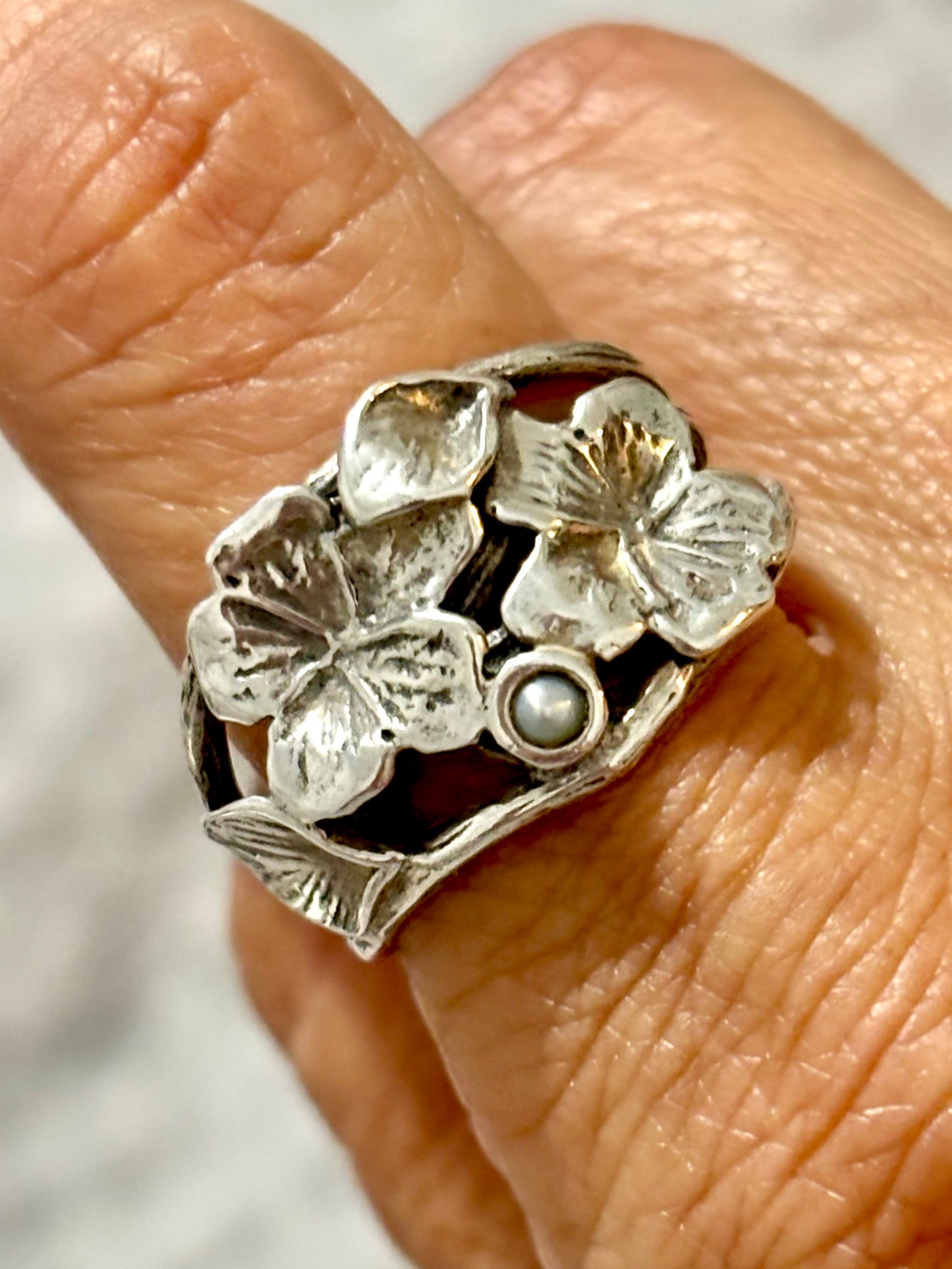 Vintage Israel 925 Sterling Silver Pearl Floral Ring. Size 10