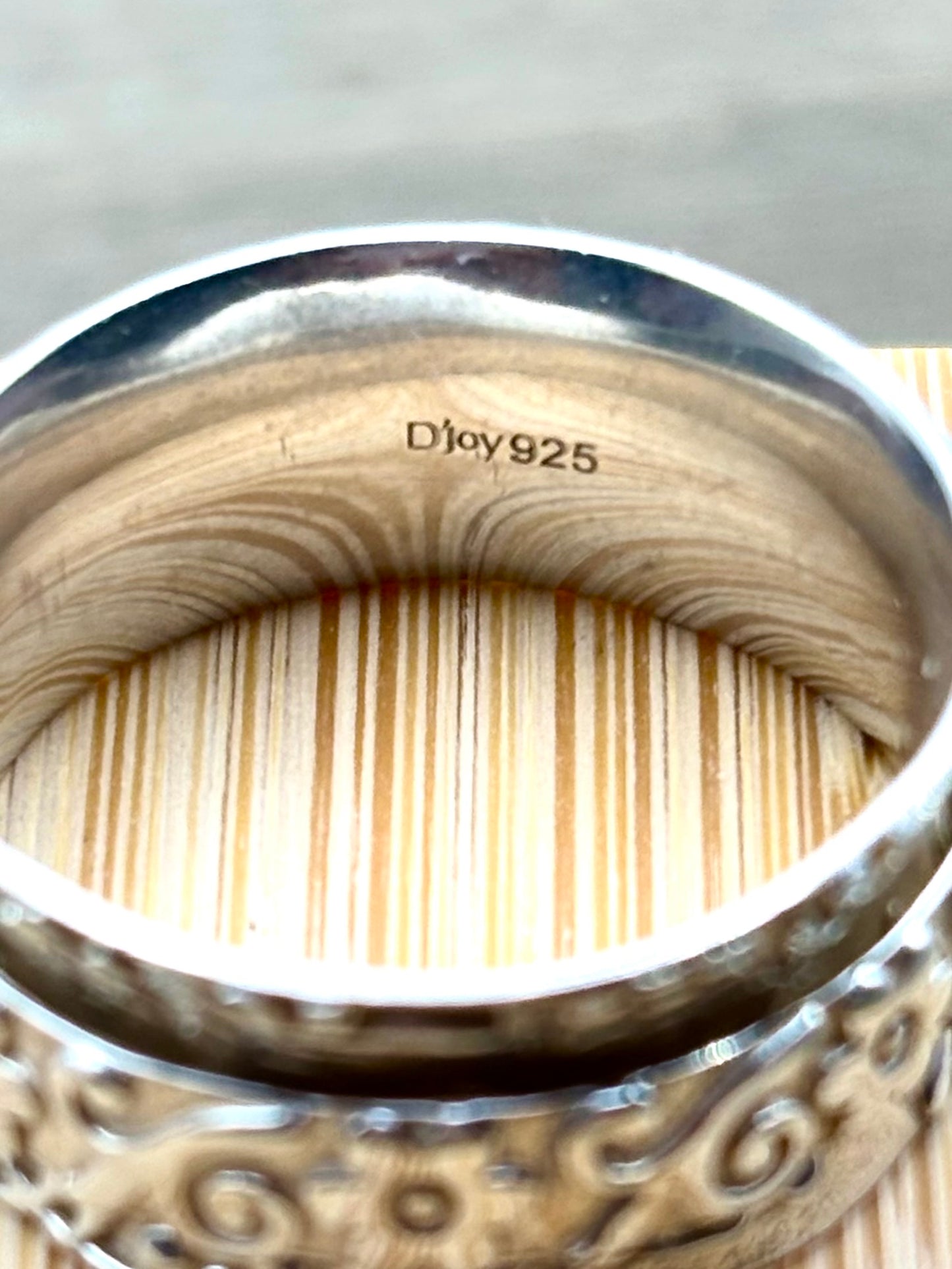 Image of the ring from above showing the interior stamp which reads D'joy 925