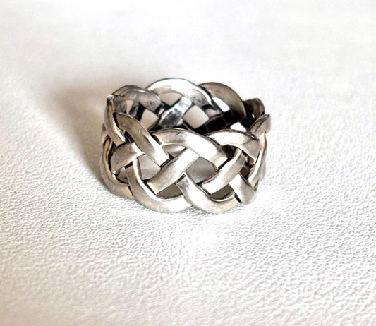 Vintage sterling silver Celtic knot band, size 8