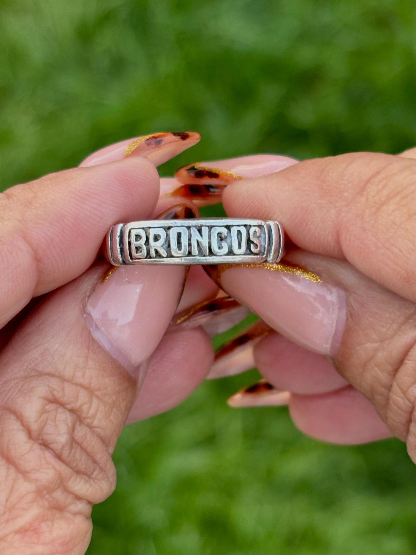 Vintage Sterling Silver Collectible Denver Broncos Band Ring – NFL  – Size 8.25