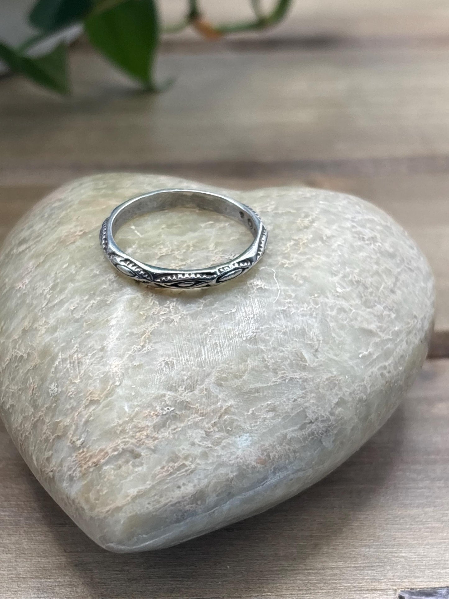 Retired Silpada Sterling Silver Eye Pattern Band Ring. Size 9 1/2.