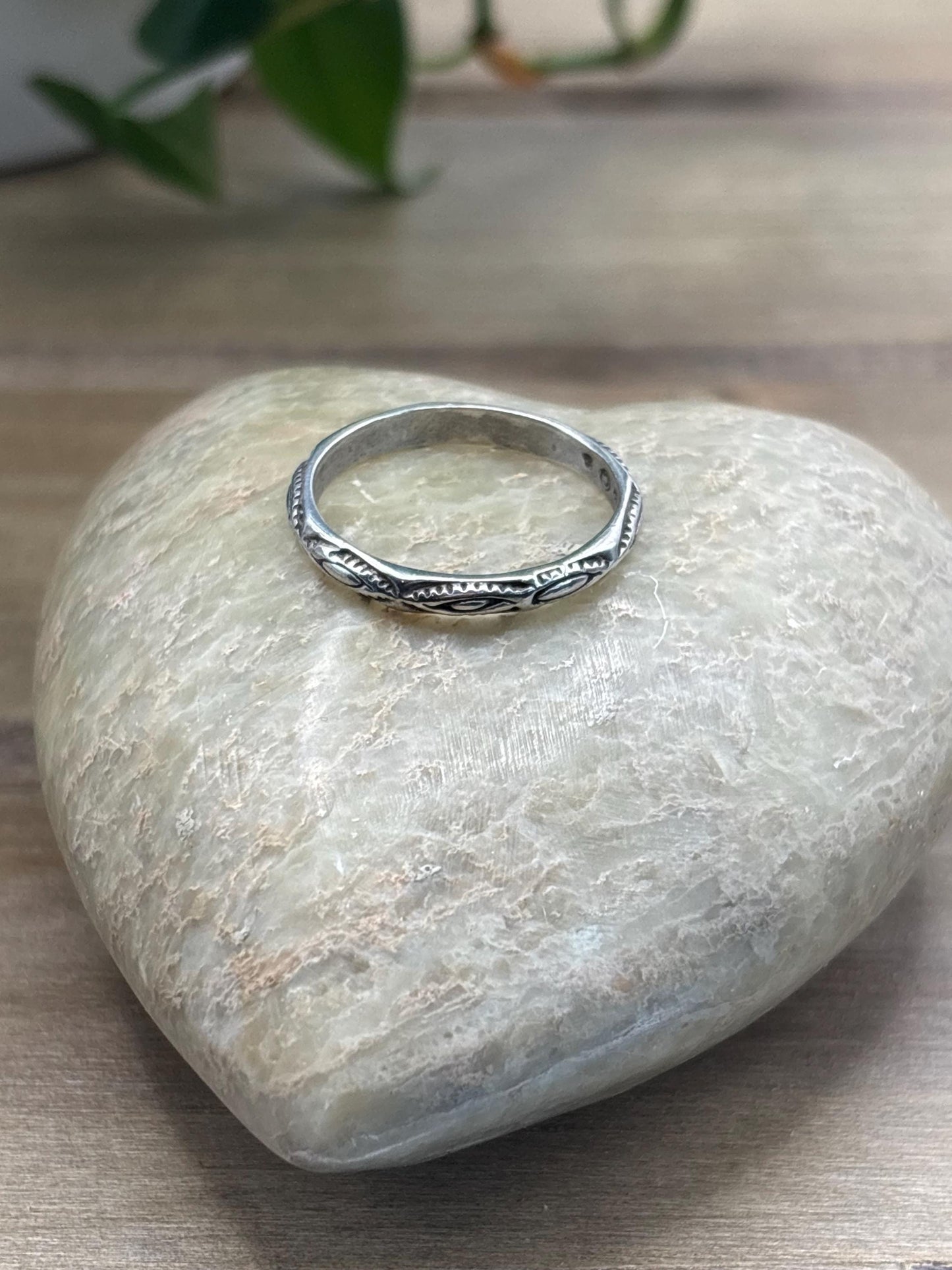 Retired Silpada Sterling Silver Eye Pattern Band Ring. Size 9 1/2.