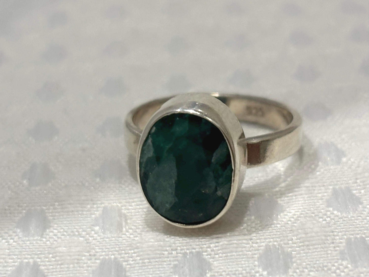 Vintage Sterling Silver Faceted Oval Emerald Ring. Size 9.