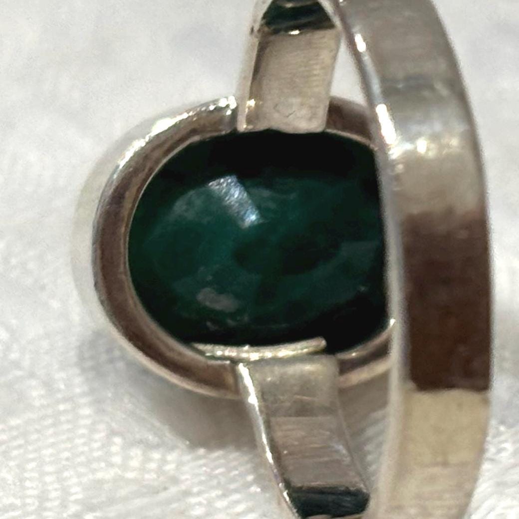 Vintage Sterling Silver Faceted Oval Emerald Ring. Size 9.